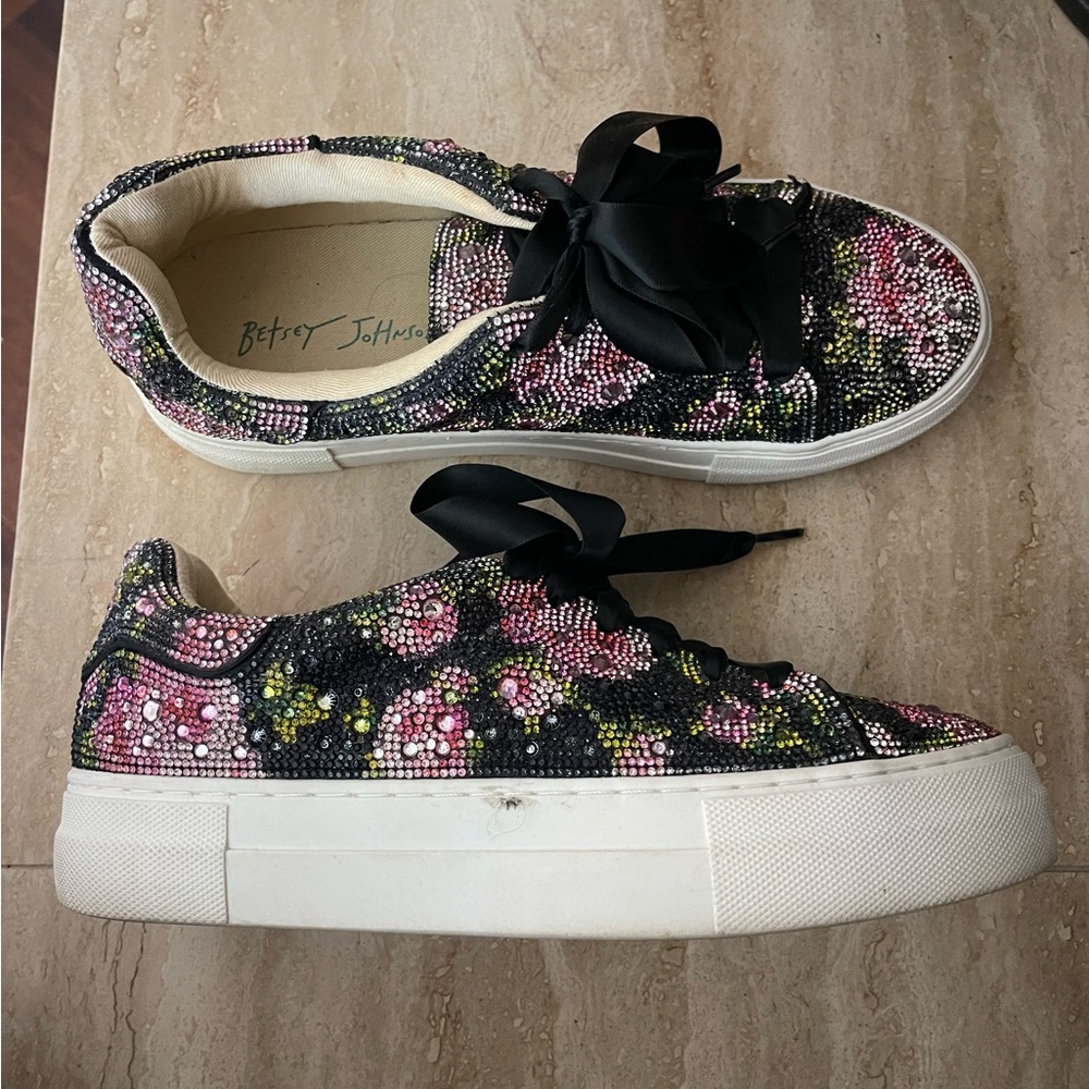 Unique Betsy Johnson Sidny floral sequined platform  sneaker - Picture 5 of 5